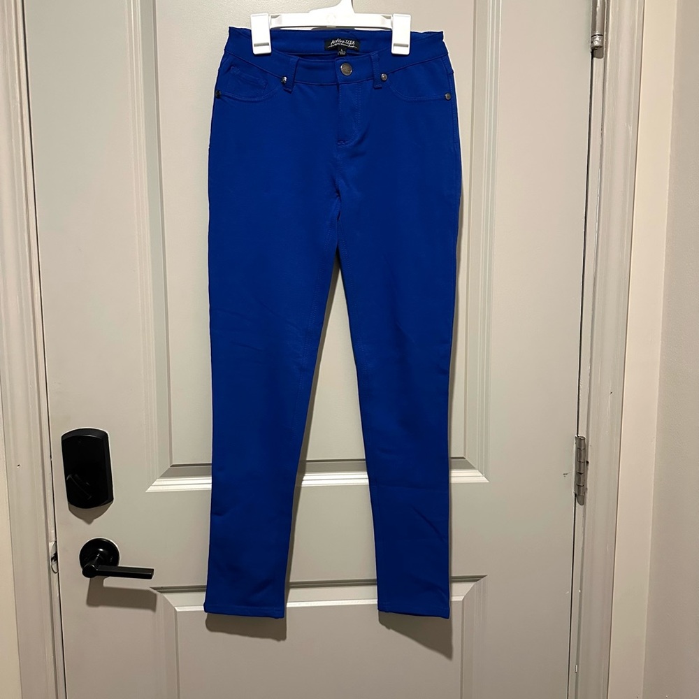 Straight leg pants/jeggings